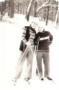 Su udmurte Maša aspirantūroje. Peterhofas, 1978 m. Su udmurte Maša aspirantūroje. Peterhofas, 1978 m.