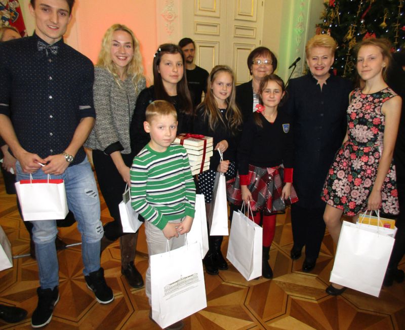 Knygų Kalėdoms – 5 metai. Su Prezidente Dalia Grybauskaite ir  P. Višinskio bibliotekos skaitytojais