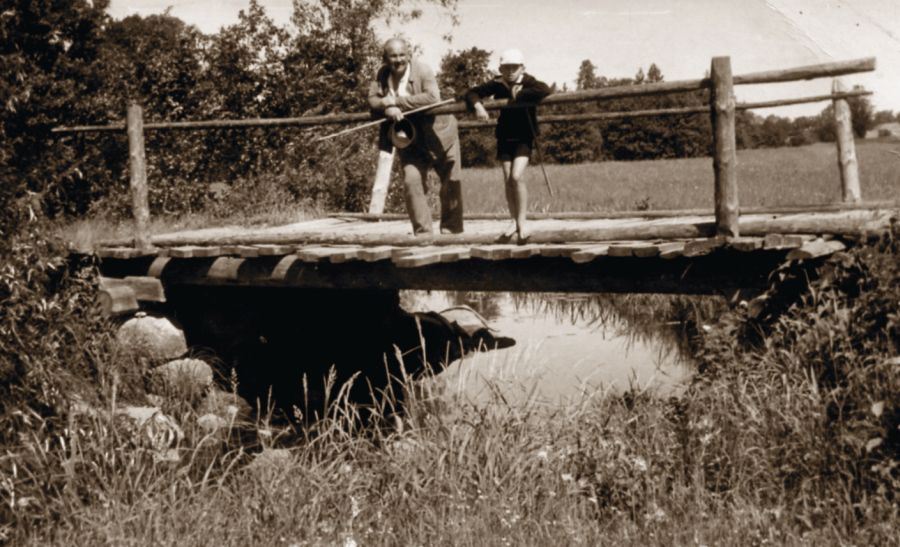 Bagdoniškės tiltas per Šiaušės upę.  Jaroslavas ir Vytenis Rimkai. 1939 m. Pelikso Bugailiškio nuotr.