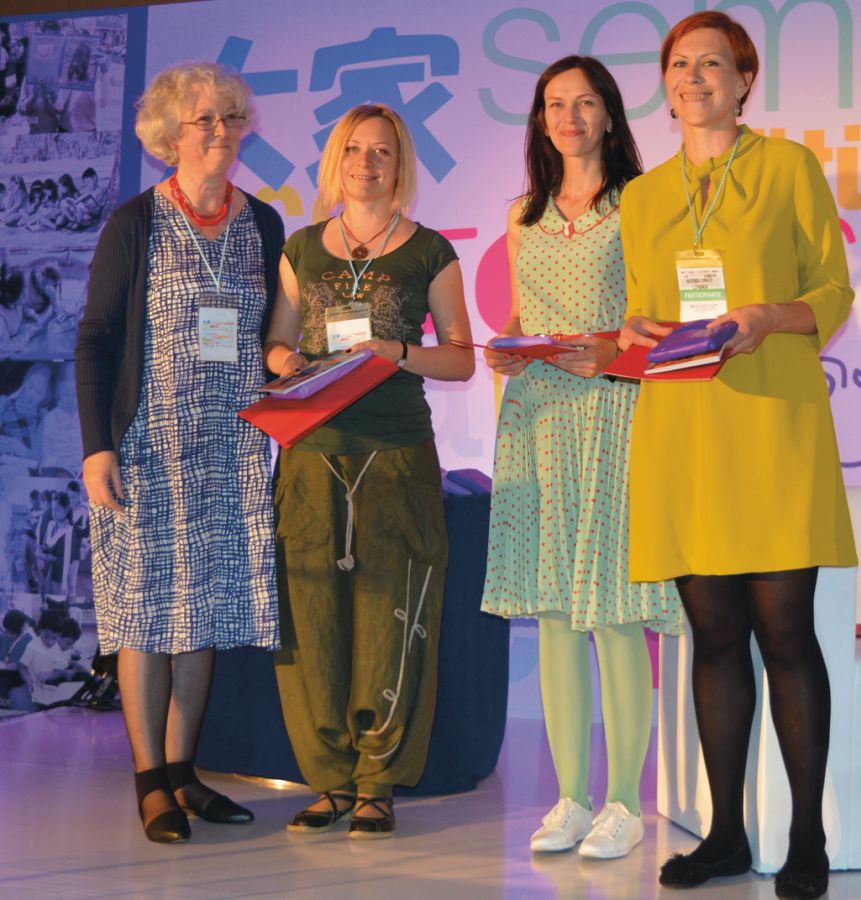 Iš kairės: IBBY sekretoriato direktorė Liz Page, Lina Žutautė, Lina Dūdaitė, Raimonda Jonkutė Iš kairės: IBBY sekretoriato direktorė Liz Page, Lina Žutautė, Lina Dūdaitė, Raimonda Jonkutė