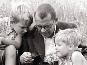 Hansas Fallada su savo vaikais. DPA nuotr.