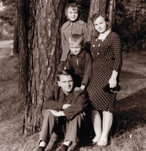 Šeima. Vilija viršuje. 1964 m.