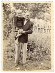 Švėkšnoje su dėde Vaclovu. 1955 m.