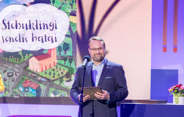 Kultūros ministras Mindaugas Kvietkauskas paskelbė vaikų Metų knygą. Nuotr. Vygaudo Juozaičio