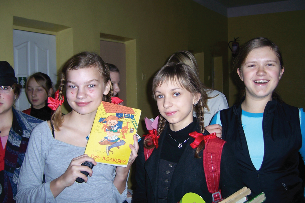 2007 m. Projektas ,,Labas – Amžinai – Astrida Lindgren“. 8c klasė pasiruošusi vesti pamoką pradinėje mokykloje