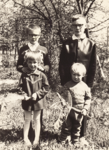 Sigitas su broliais Linu, Giedriumi ir seserimi Aušra 1969 m.