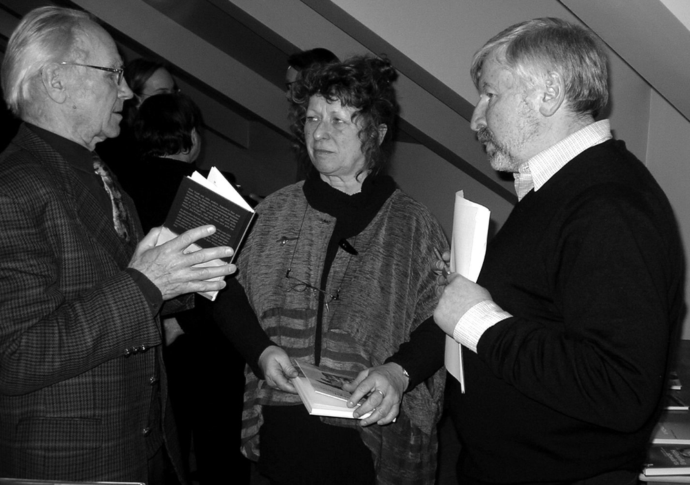 G. Wenke bendrauja su vertėjais A. Drukteniu ir T. Četrausku G. Wenke bendrauja su vertėjais A. Drukteniu ir T. Četrausku