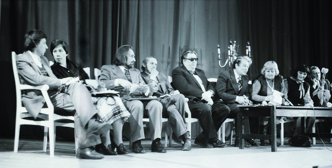 Trumposios novelės vakaras Meno darbuotojų rūmuose prezidiume 1982 m. B. Vilimaitė trečia iš dešinės. E. Masevičiaus nuotr. (Visos nuotraukos iš LCVA.) Trumposios novelės vakaras Meno darbuotojų rūmuose prezidiume 1982 m. B. Vilimaitė trečia iš dešinės. E. Masevičiaus nuotr. (Visos nuotraukos iš LCVA.)