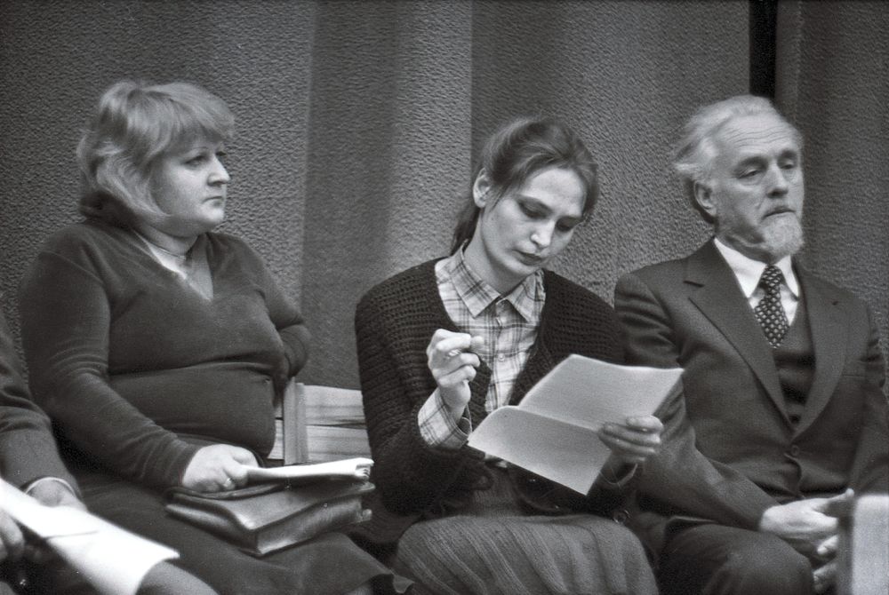 Bitė Vilimaitė (kairėje) su Zita Čepaite ir Jonu Mikelinsku 1984 m. E. Masevičiaus nuotr. Bitė Vilimaitė (kairėje) su Zita Čepaite ir Jonu Mikelinsku 1984 m. E. Masevičiaus nuotr.