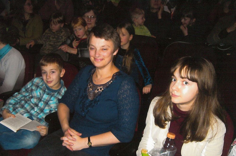 Dukra Lina Būgienė su vaikais Vaiva ir Mariumi per Vaikų knygos šventę 2009 m. balandžio 2 d.