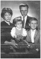 G. Raguotienė su šeima apie 1963 m. G. Raguotienė su šeima apie 1963 m.