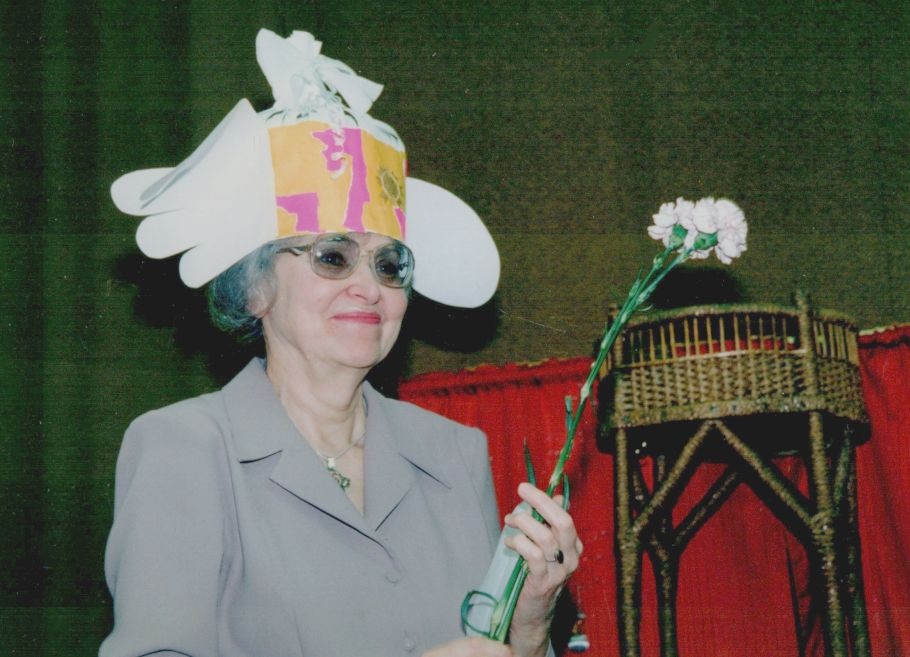 Ramutė Skučaitė, įteikiant IBBY premiją už geriausią knygą vaikams, 1999 m. Viliaus Jasinevičiaus nuotr.