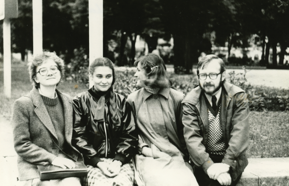 Vaikų literatūros seminaras Vilniuje. Iš kairės: Gražina Skabeikytė, Anita ir Ilona (viešnios iš Rygos), Kęstutis Urba. 1986 m.